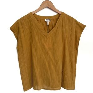 mo:vint Boxy V-Neck Top